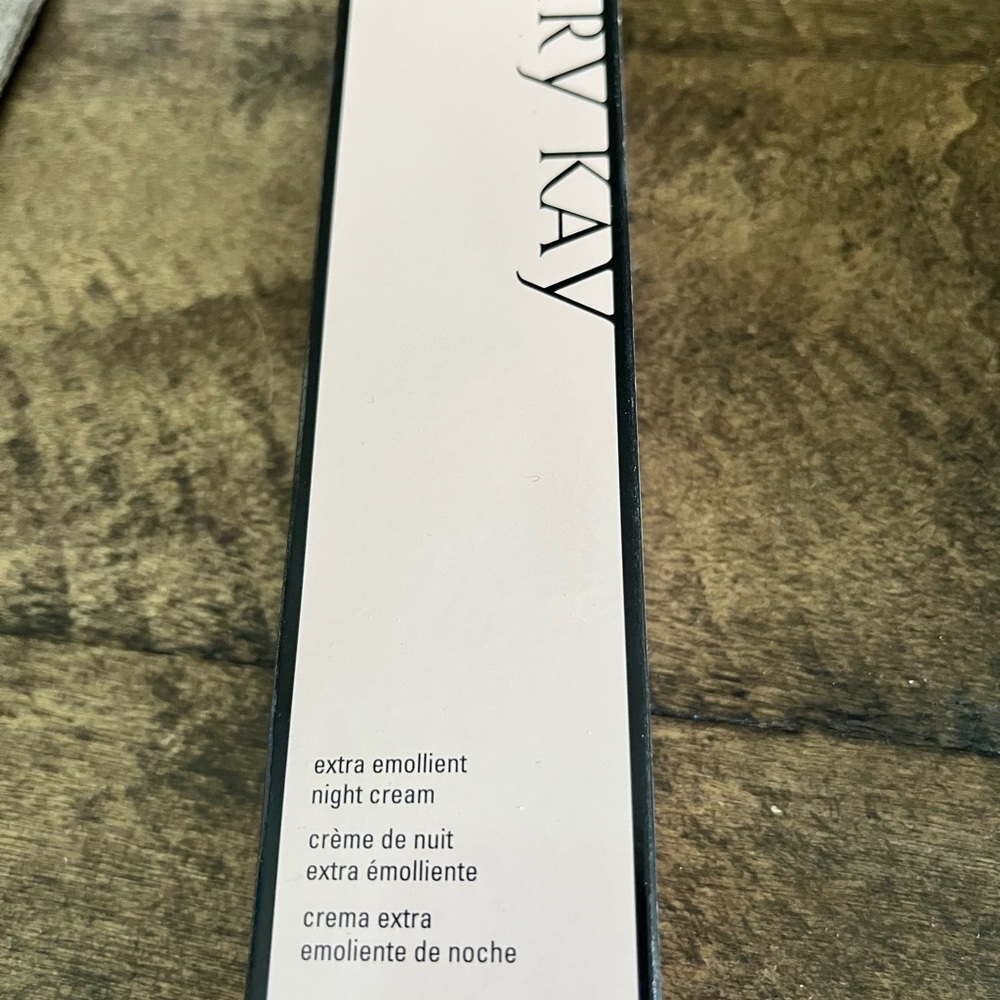 Mary Kay extra emollient night cream